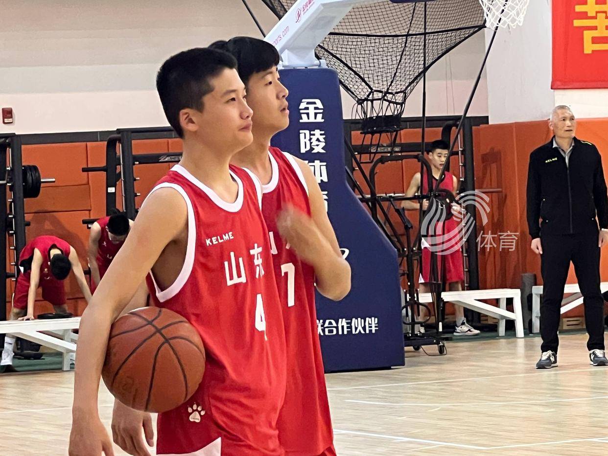 山东男篮将上提5位球员上一队，王证连续两场热身赛全队最高分！