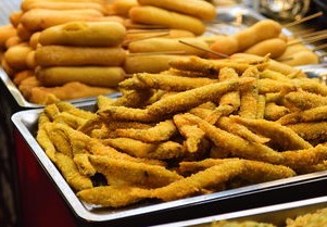 男子自助餐吃得多被赶走？店家回应——自助餐礼仪与合理消费观念