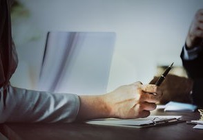 法拍生锈涉刑案钳子竟以5元成交，背后的故事与法律思考