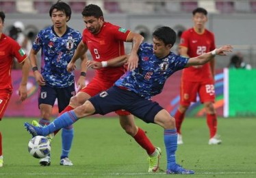 巨大危机！日本两大王牌回归，国足边路防守迎来最强考验