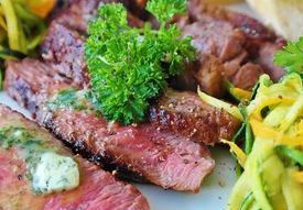 猪肉冒充牛肉干，网络欺诈背后的食品危机