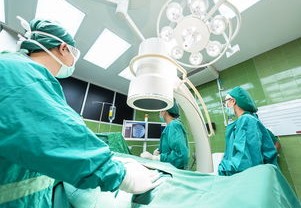 医院回应女子穿着暴露院内跳舞事件，维护医疗秩序与公共道德