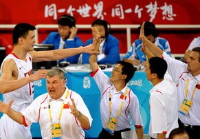 同学们参加体育比赛