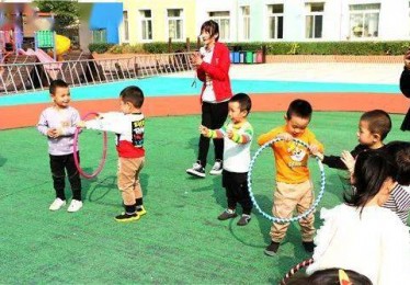 小班户外体育游戏活动教案40篇
