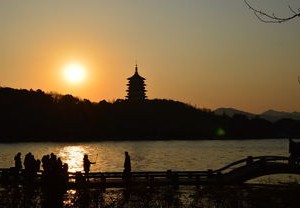 杭州疫情新动态，环境样本阳性17份，市民防疫不可松懈