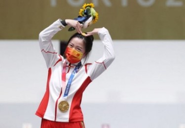 真美，奥运冠军杨倩分享最新照片，并宣布下阶段计划，网友：不愧是才女