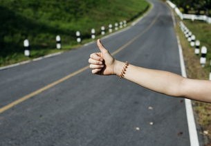 女子眼中的绝美红日，一场视觉的奇幻之旅