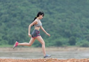 练体育的女生腿怎么细_赵敏分析解读_59.95.96