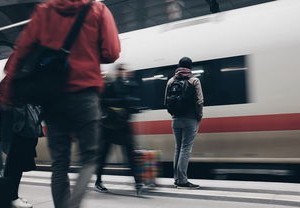 6次列车惊现感染者，疫情下的旅行安全与应对措施