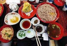 掌握日常英语，如何用英语表达他已经吃过午饭了