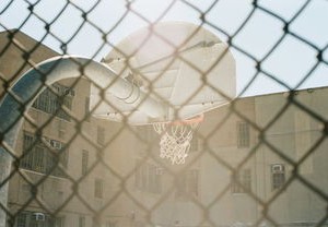 体育观察从钢筋混凝土到韧性精神，现代运动建筑的变革与启示