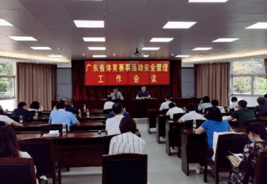 体育组织与管理基础**
-**阅读材料**
-"体育管理导论"，作者JohnSmith
-"现代体育组织结构"，作者EmilyJohnson
-**作业**
-阅读并总结两篇阅读材料的主要观点。
-分析一个本地体育组织的管理结构，并撰写一篇500字的报告。

即将涵盖的