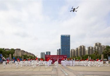 龙城体育中心点在哪