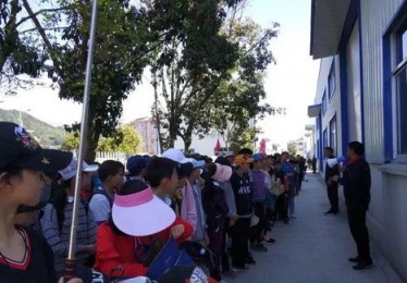 黔东南州榕江县：小摊位里有大民生
