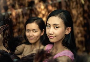 赵丽颖新加坡红毯，时尚与实力的璀璨交汇