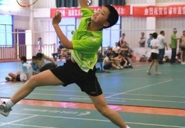 羽毛球体育特长生可以报哪些学校高中