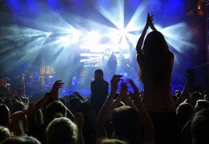 世界杯狂欢进行时，回顾历届世界杯的主题曲与音乐记忆