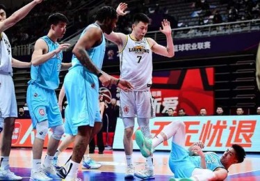 总决赛莫兰德停赛，赵继伟，付豪低迷韩德君中