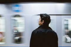 华裔女科学家在美遭审查后自杀，反思科学界的困境与挑战