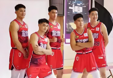 广州队阵容大换血，两年前的球员全部离队，他们现在都在哪打球？