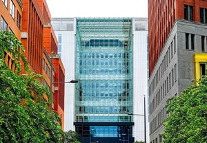 杜特尔特被带往荷兰海牙，国际政治舞台的又一幕