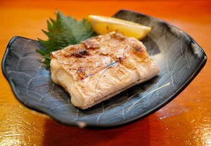 官方通报教职工吃鲜肉与学生吃冻碎肉事件，反思食堂管理漏洞与公平问题