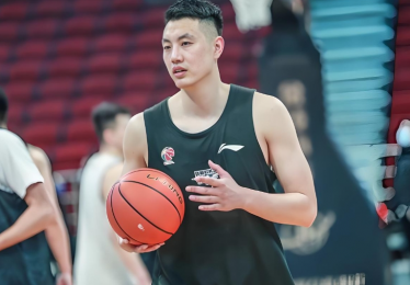 北京队长坚守球队，老将合同续约首钢！下赛季还能发挥多少余热