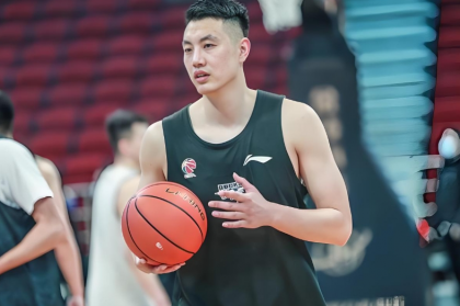 北京队长坚守球队，老将合同续约首钢！下赛季还能发挥多少余热
