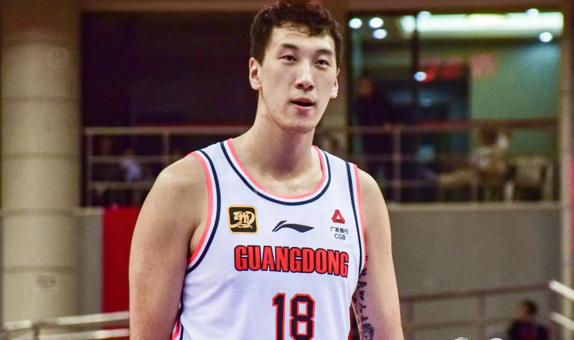 上赛季CBA三分球命中率排名前十的球员，仅有一人入选了国家队！