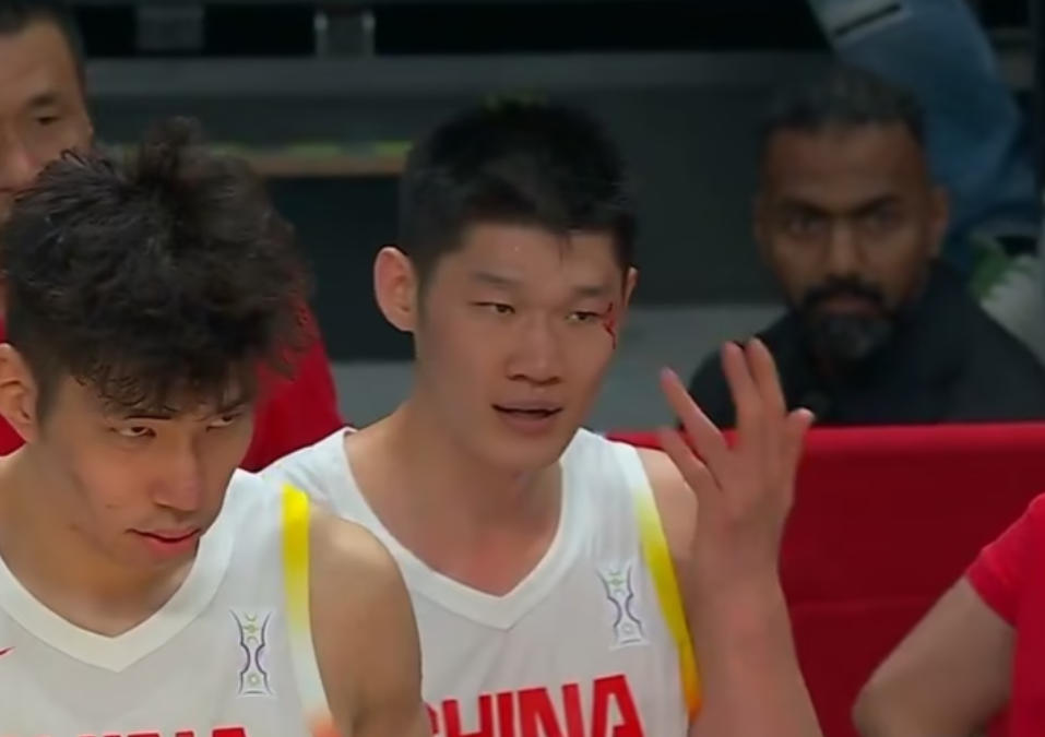 护国神锋！胡金秋暴打韩国三夺MVP，强硬回应：流血好过流泪！