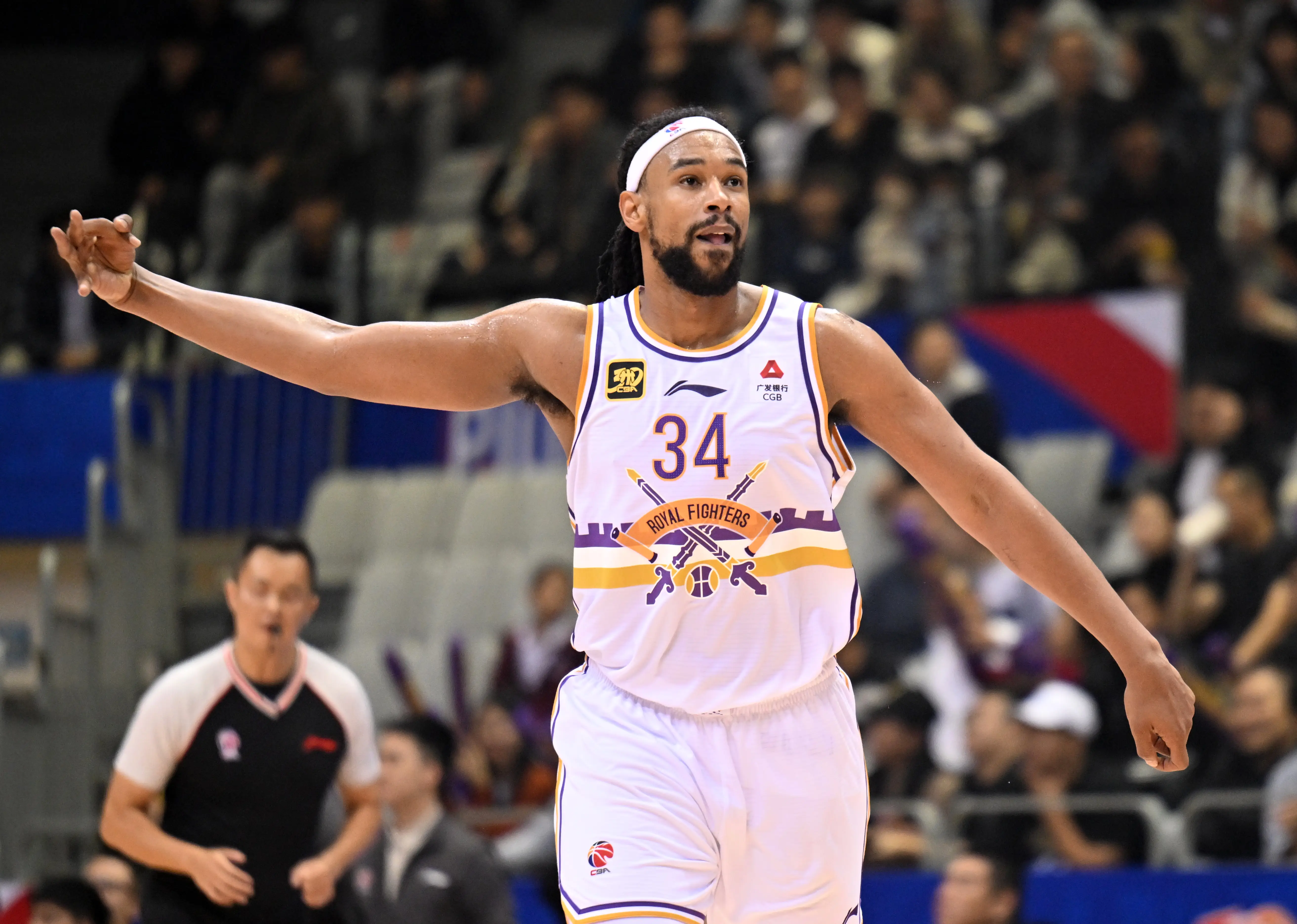 钱都差不多！为什么萨林杰会在这三支CBA球队中，选择广东宏远？